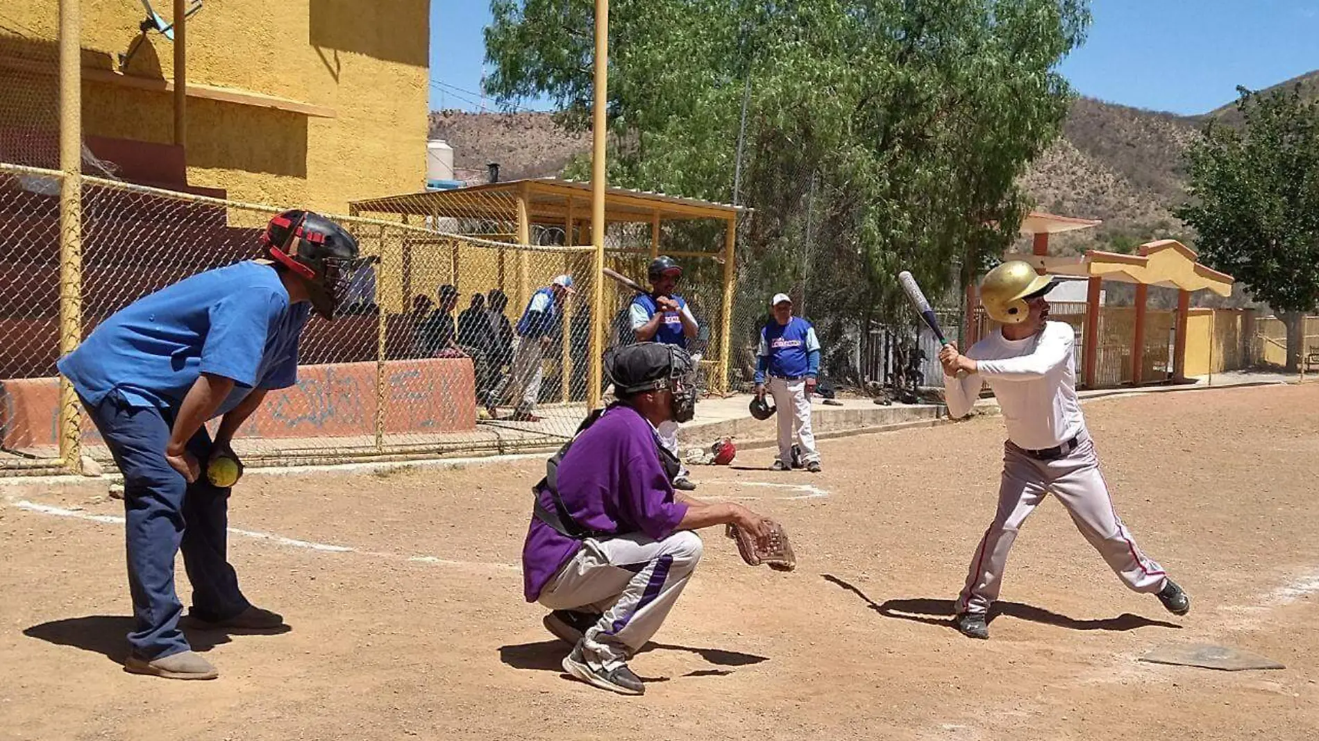 Aspecto de la acción de la Liga de Softbol Williamsport Foto Eduardo Villalobos